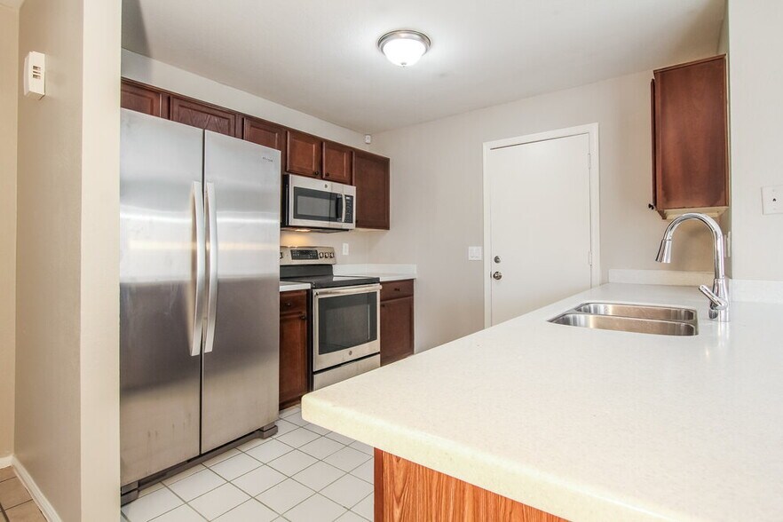 Building Photo - 4218 N 107th Ln