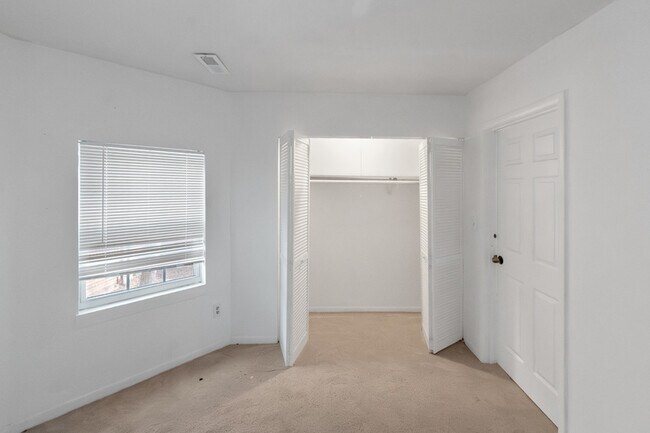 Building Photo - 2565 Terrace Trail