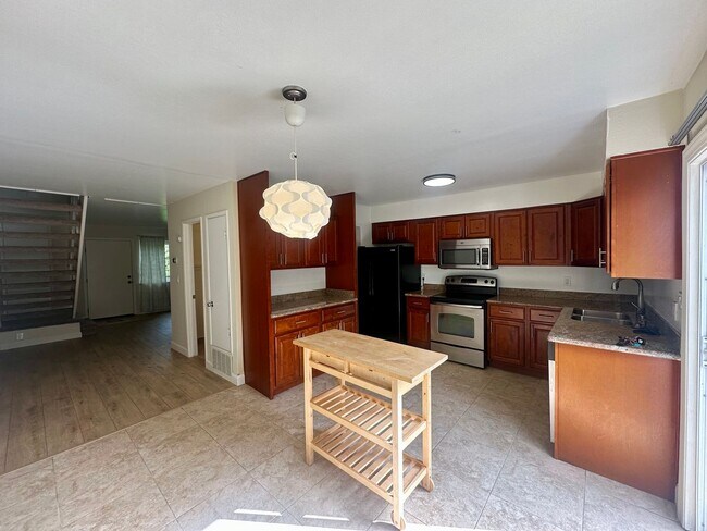 Building Photo - 2 Bed (Both are Master-Suites) and 2.5 Bat...