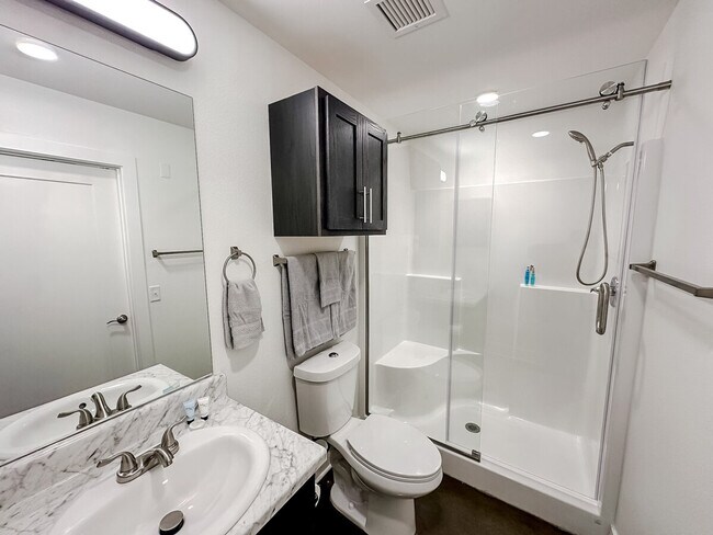 Building Photo - 701 E 2nd St N