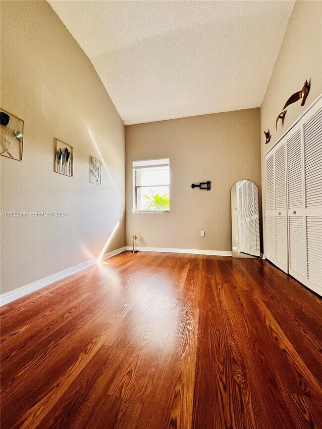 Building Photo - 253 Poinciana Island Dr