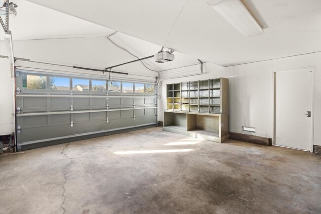 Building Photo - 504 Consuelo Dr