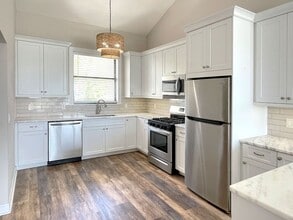 Building Photo - Two-Bedroom Condo for Rent in Winterset