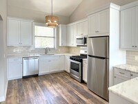 Building Photo - 2-Bedroom Condo for Rent in Winterset