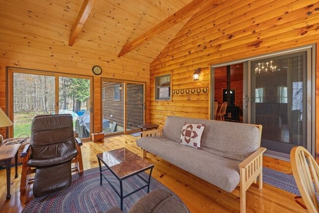 Building Photo - Peaceful Log Home Retreat – Long-Term Beck...