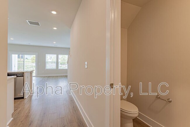 Building Photo - 422 Ellis Mill St