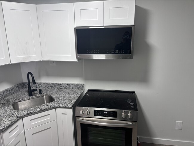 Building Photo - 2747 Washington Ave