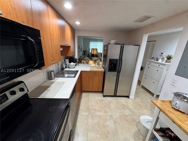 Building Photo - 240 Galen Dr