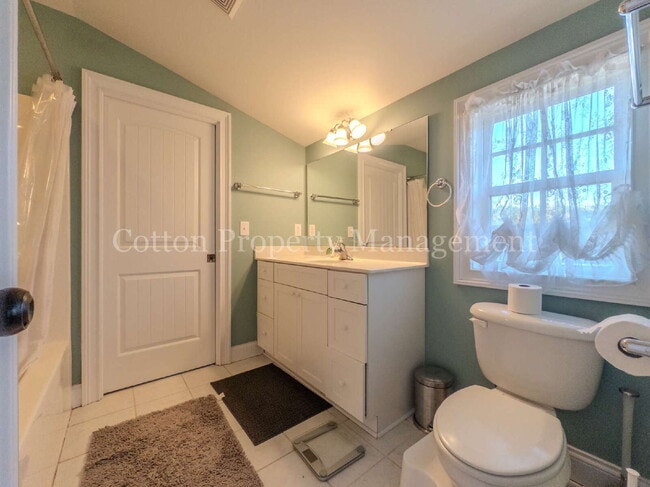 Building Photo - 102 Blossom Cir