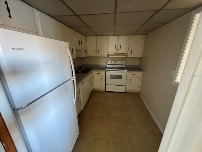 Building Photo - 245 Center Rd