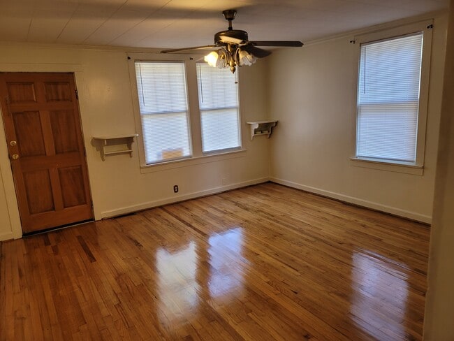 Building Photo - 312 Creps St