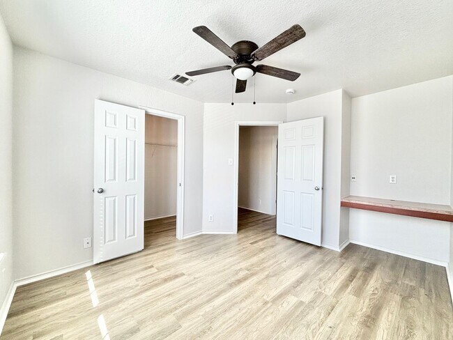 Building Photo - Spacious 4 bed 2.5 bath two-story home!