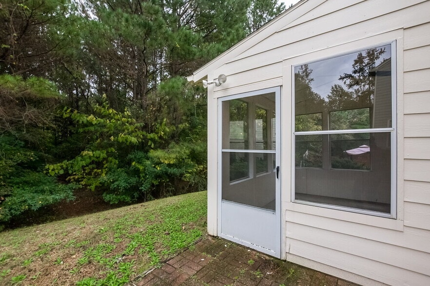 Building Photo - 4110 Glenaire Way NW