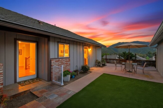 Building Photo - Beautifully Maintained 2 Bed / 2 Bath Home in Gated West Village Community