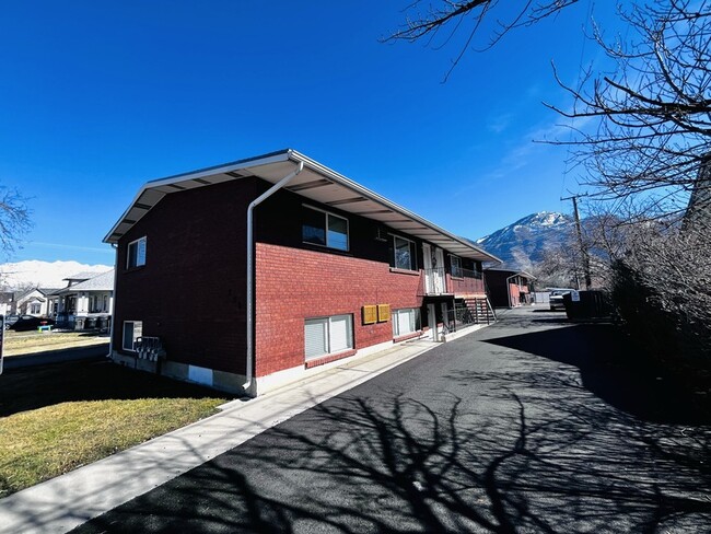 Building Photo - 258 N 400 W