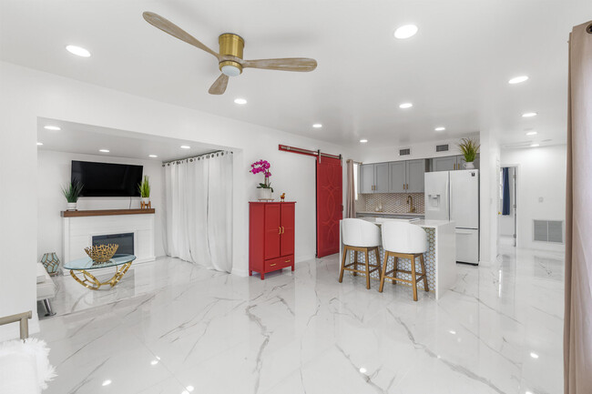 Primary Photo - 201 NE 28th Ct