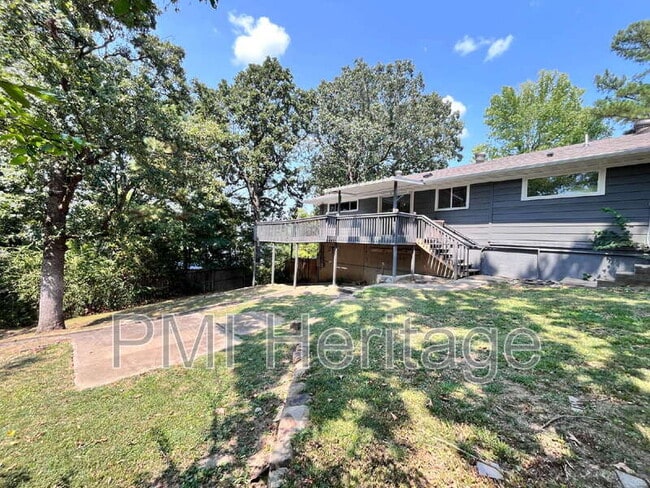 Building Photo - 1139 N Sunset Dr