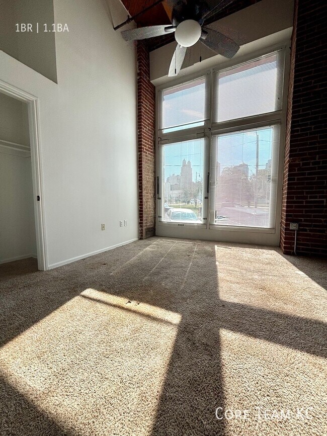 Primary Photo - 202 W 5th St
