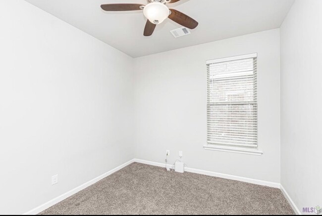 Building Photo - 1219 Foxtail Dr