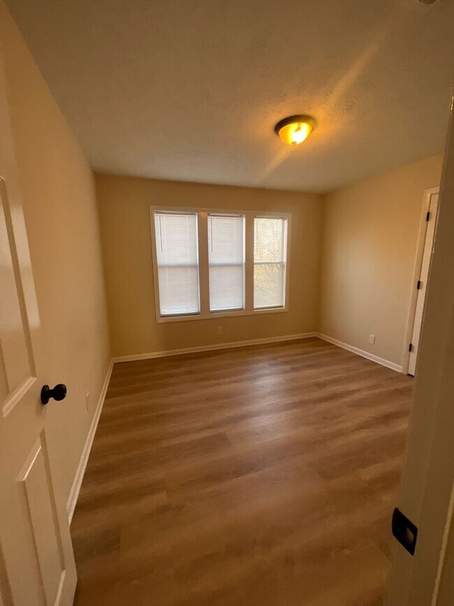 Building Photo - 1022-4 Brookhollow Drive Fayetteville, NC 28314