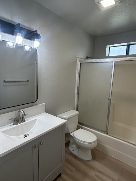 Building Photo - 309 E Elk Ave