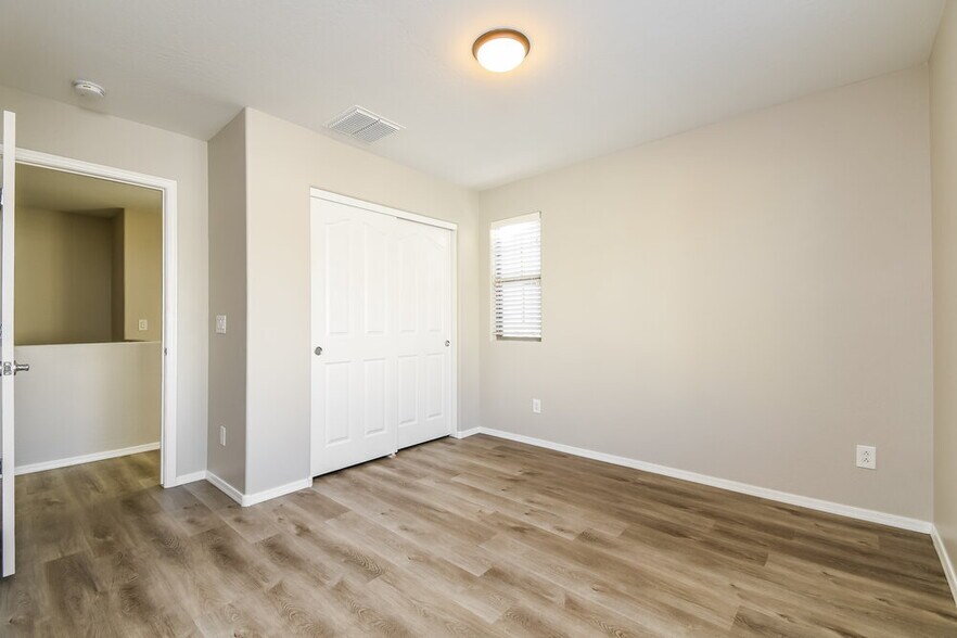 Building Photo - 2494 E Boston St