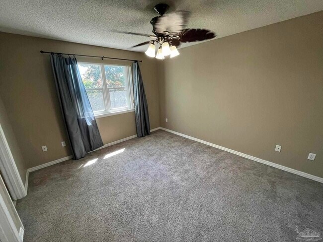 Building Photo - 1348 Redwood Ln