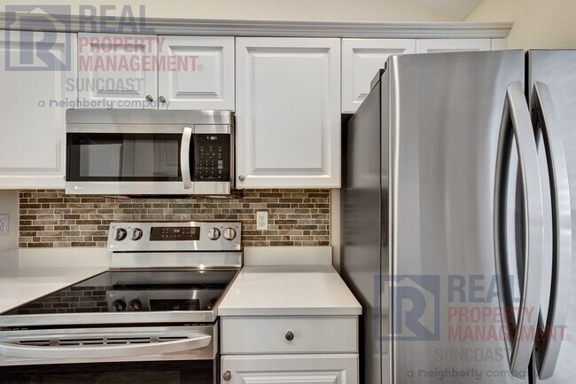 Building Photo - 4220 Players Pl