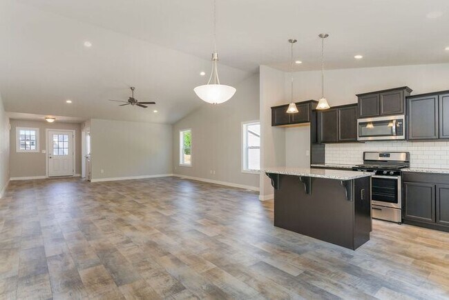 Building Photo - 1626 Carolyn Dr