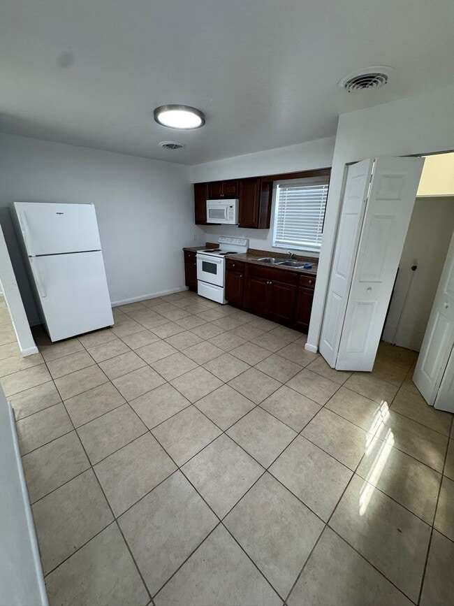 Building Photo - 1713 NE 70th St