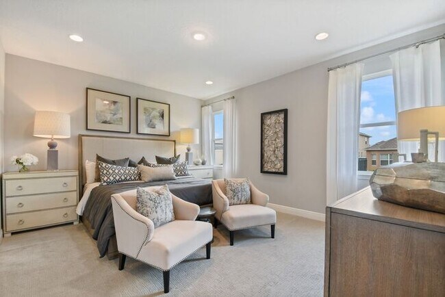 Building Photo - "Unfurnished" Luxurious 5/3.5 Stunning Home with a Generous Loft and a 2 Car Garage in the Highly...