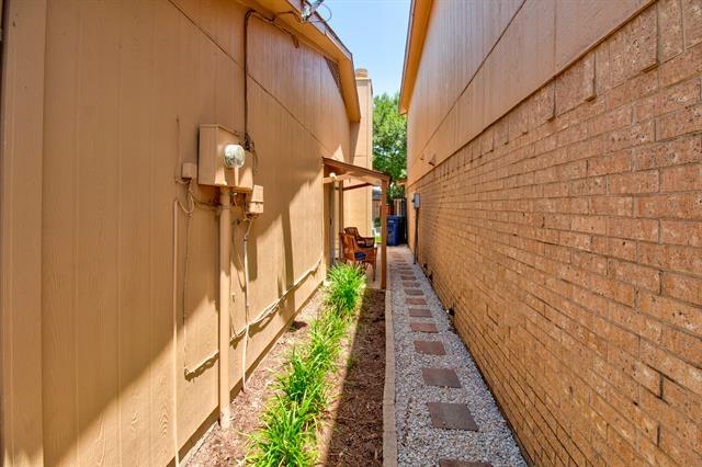 Building Photo - 2918 Nova Dr