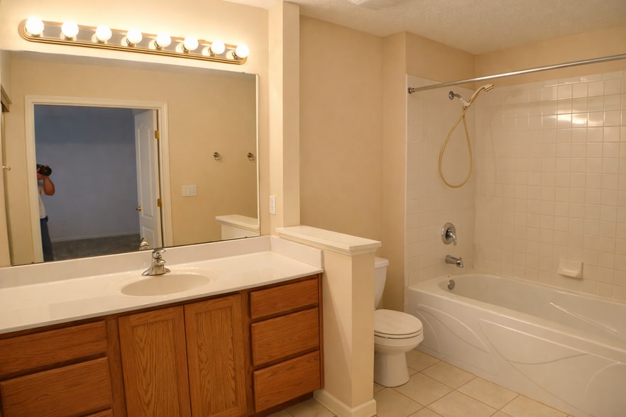 Building Photo - 3580 Sequoia Dr