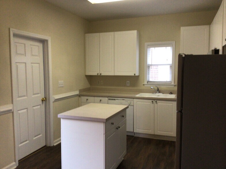 Building Photo - 204 McCarthy Dr
