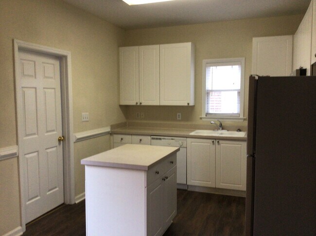 Building Photo - 204 McCarthy Dr