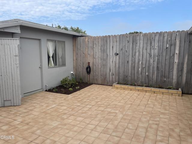 Building Photo - 22 W Garden Green
