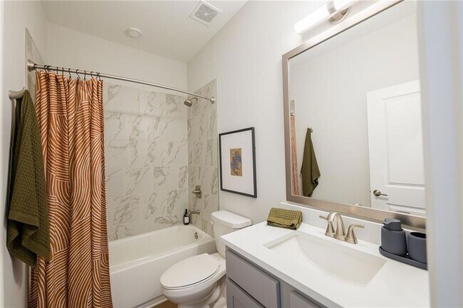 Building Photo - 622 Shallowford Rd