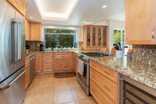 Building Photo - Fully Furnished Vacation Rental on the Mesa with Ocean Views! (Available 7/7/26- 11/30/26)