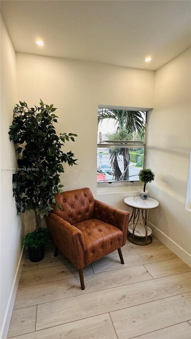 Building Photo - 1668 SW 20th St