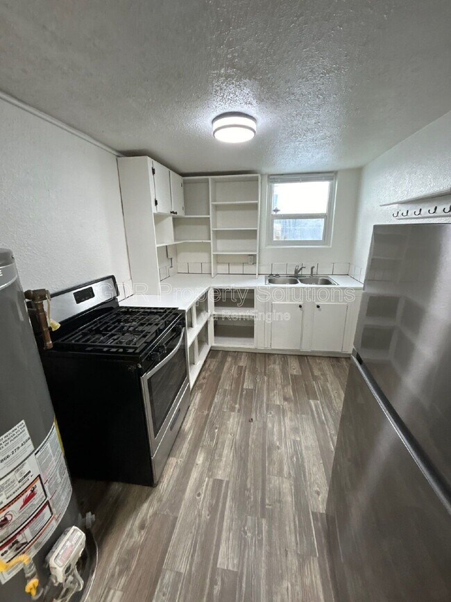 Building Photo - 3209 Burton Ave SE