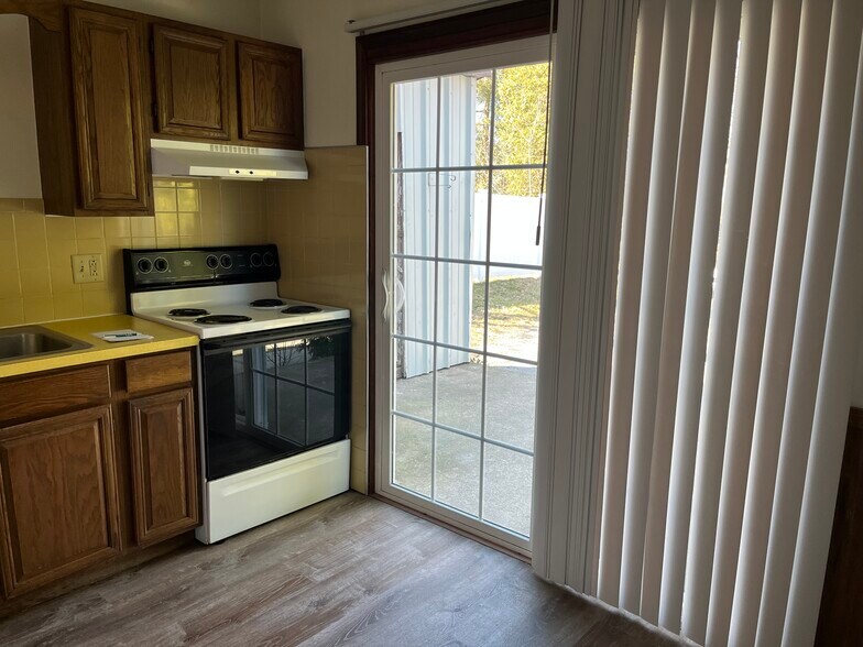 Building Photo - 930 Prospect St