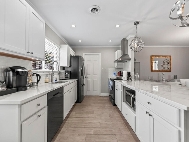 Building Photo - 801 SE 14th St