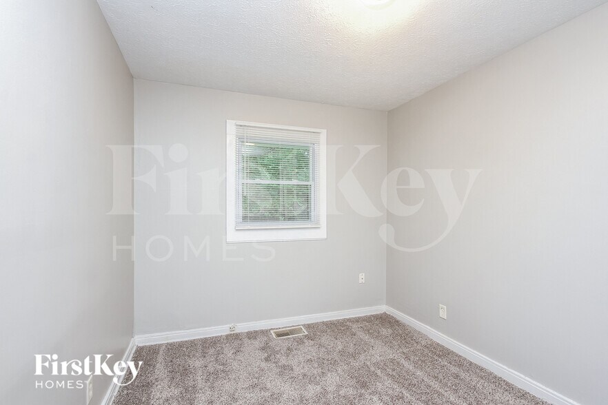 Building Photo - 4905 Barlow Dr