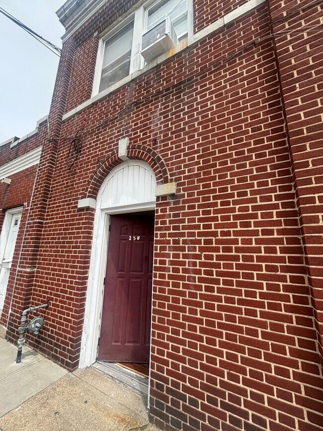 Primary Photo - 158 Rockaway Ave