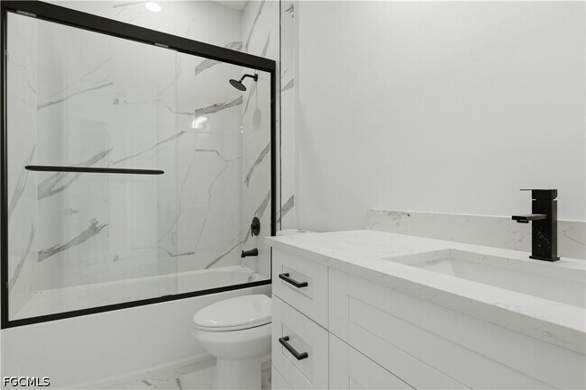 Building Photo - 4787 Golfview Blvd