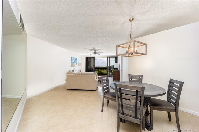 Primary Photo - 9550 S Ocean Dr