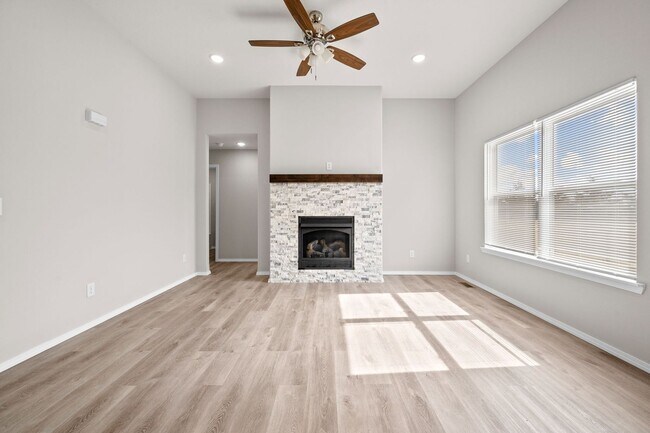 Building Photo - LEASING