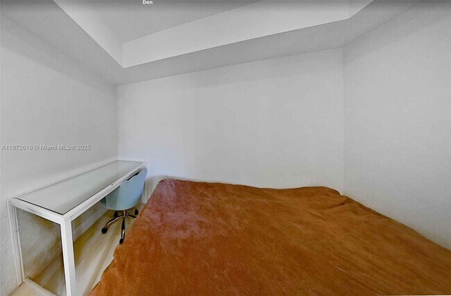 Building Photo - 16485 Collins Ave