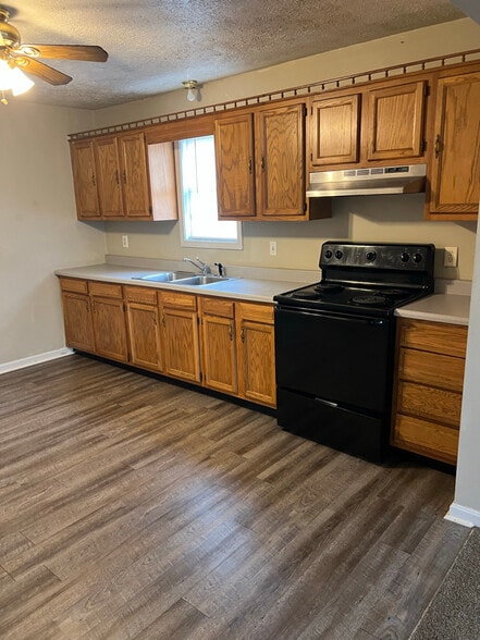 Building Photo - 107 S 6th St