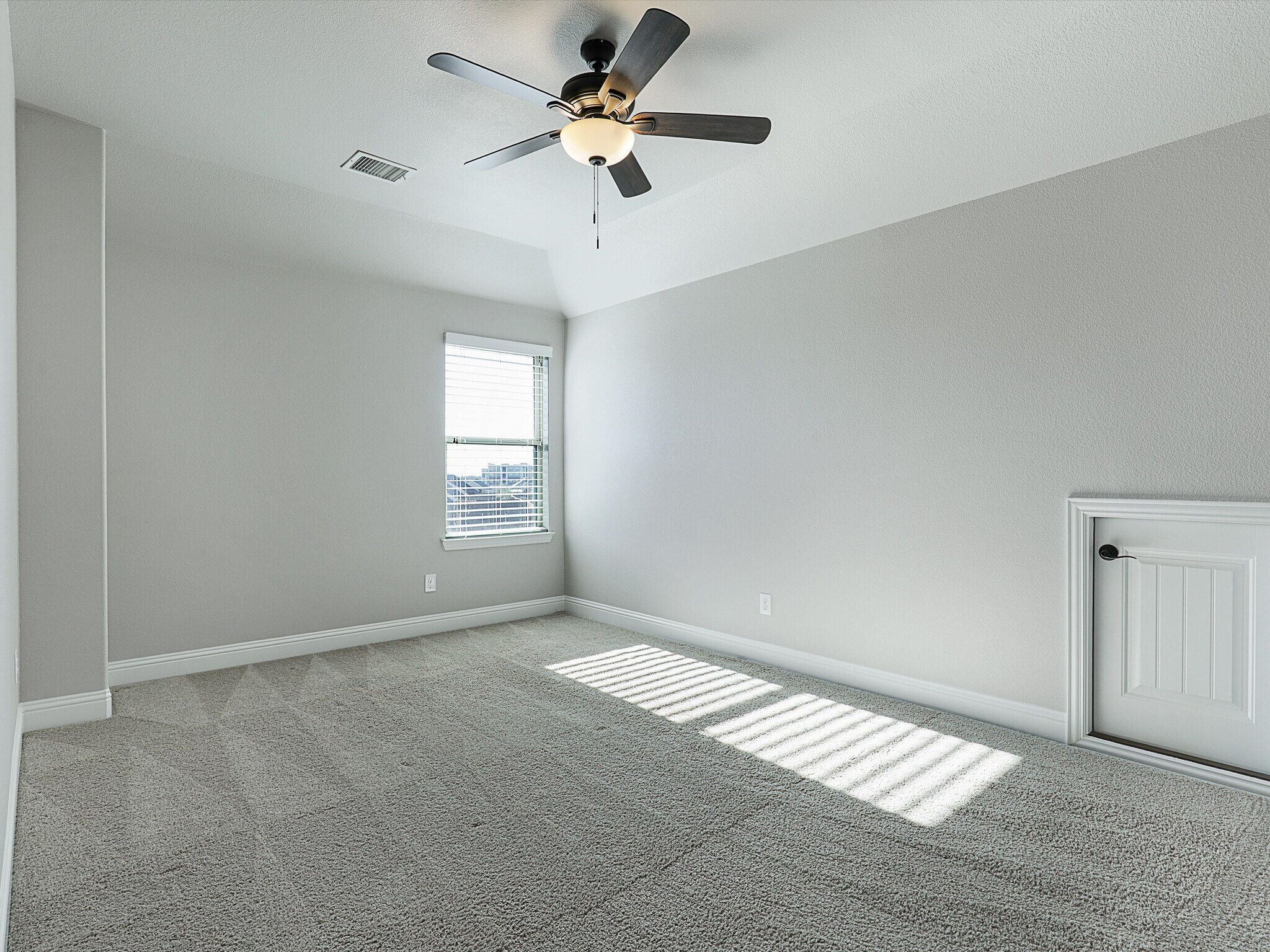 Building Photo - 2618 Thayne Dr